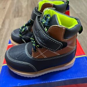 Beverly Hills Polo Club Kids' Navy and Brown Boots size 5 Baby/Toddler